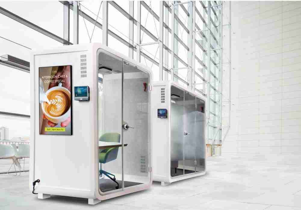 尊龙z6子公司达擎之智慧行动办公舱，，采用PDLC智能调光玻璃设计，，透过通电与断电的电流切换，，呈现透明与雾面效果，，具节能降耗特性并兼顾隐私，，确保信息安全