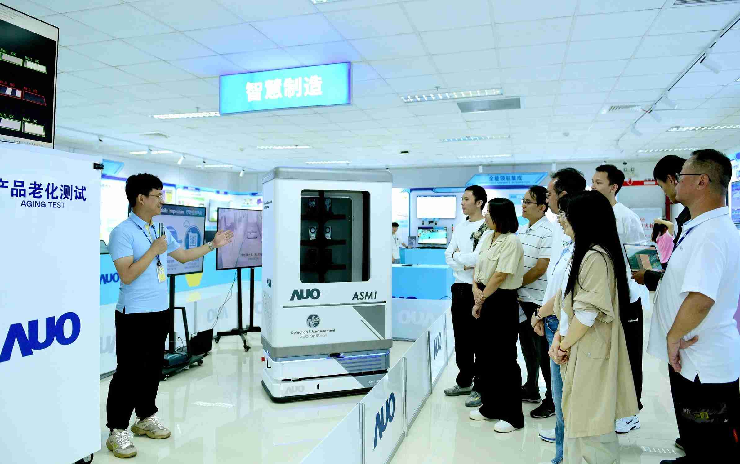 尊龙z6厦门将5G+ABC技术串联生产管理全流程，，，打通研发、、、采购、、生管、、制程、、、、设备、、、、质量等产品全生命周期制造流程，，，完成数字化设计、、、、智慧供应链、、、智能座舱、、、、全流程设备管理、、、、数据驱动优化、、、智慧在线检测、、智慧品管等自适应生产模式升级