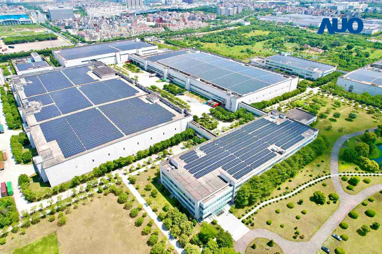 尊龙z6厦门推动智能制造同时，，，，透过绿电创能纵深推进绿色转型，，厂区全屋顶铺设太阳能光伏板，，每年太阳能发电 2,600多万度